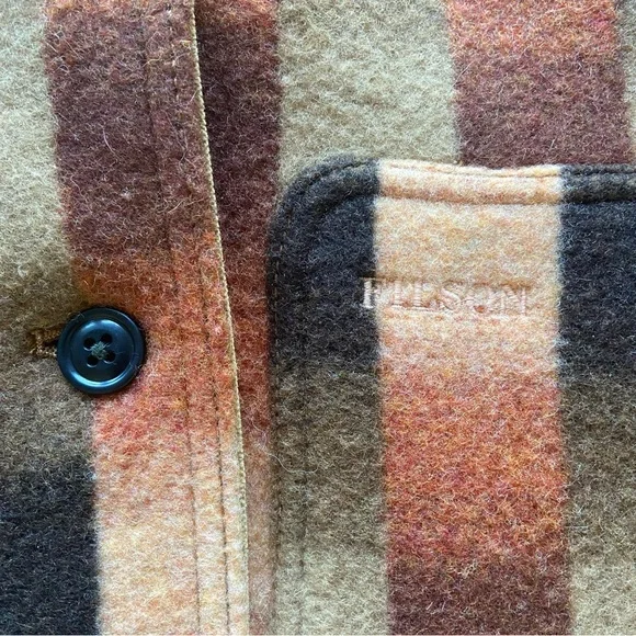 Filson | Women’s Blanket Wool Barn Coat - Picture 4 of 10